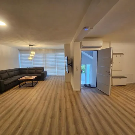 Joyrentall Apartman *